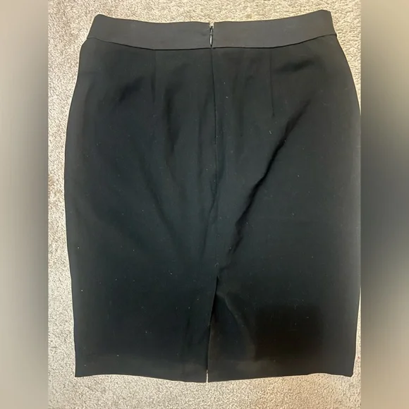 Ann Taylor Black Pencil Skirt Bow in the front with Back Zip Size 8 - Picture 2 of 4